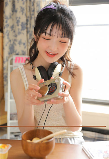 草莓榴莲向日葵18岁注意向日葵APP下载无限观看