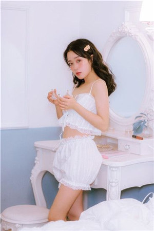 草莓樱桃丝瓜绿巨人秋葵榴莲破解版