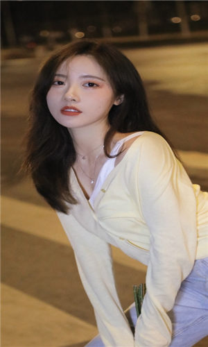 晚上一个人睡不着偷偷看b站免费