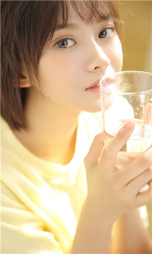 给我一个可以免费看片www精品版