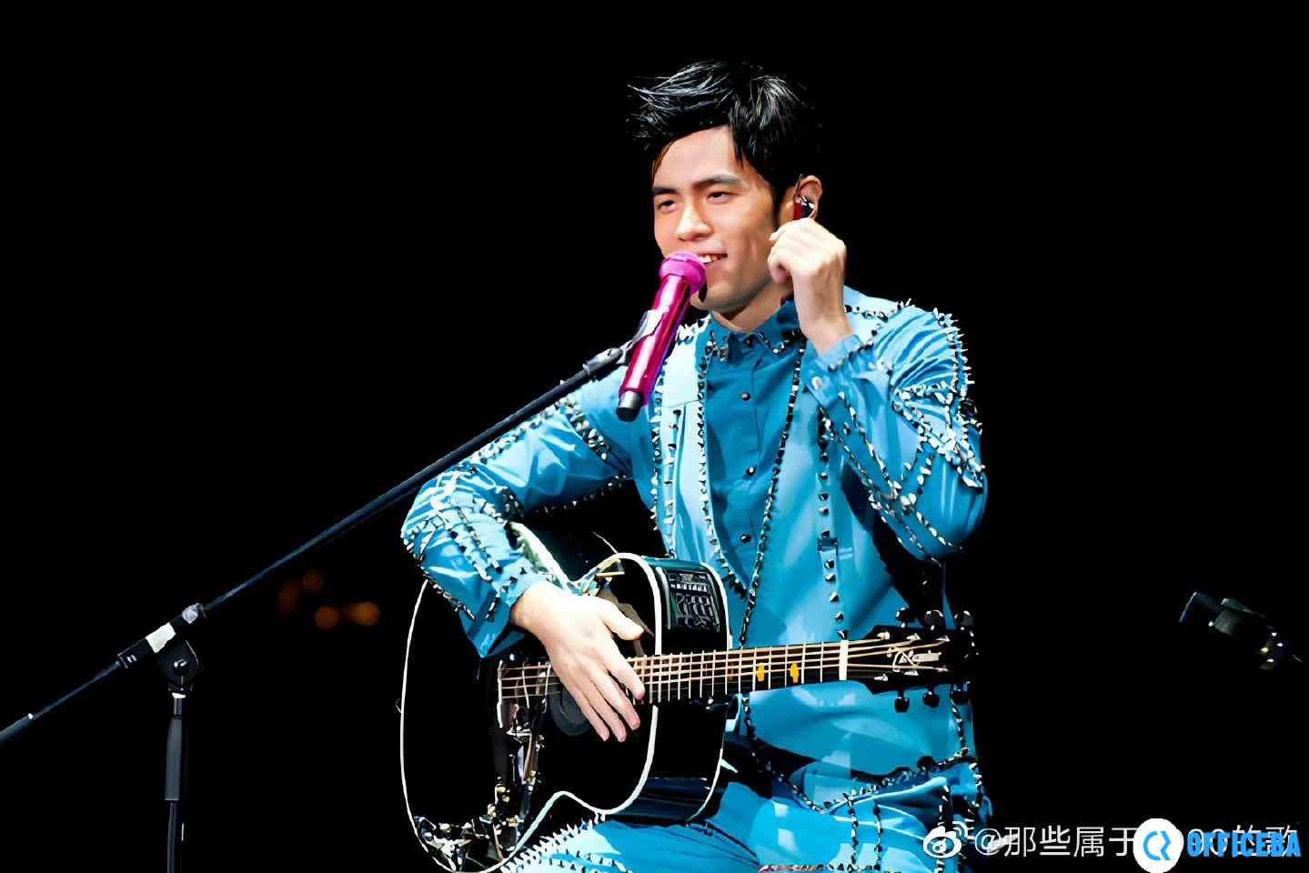 知名主播现身大陆一姐rapper潮水太多开播，引猜测：难道跳槽了？