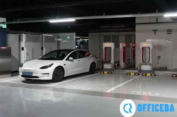 真不用羡慕油车了！特斯拉V4超级充电桩落地：最高功率350kW